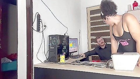 Amiga Safada Vai Ao Trabalho Do Amigo E Chupa Ele Ate Ele Gozar 11 Min