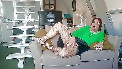 Hot amateur redhead naked showing her beautiful legs