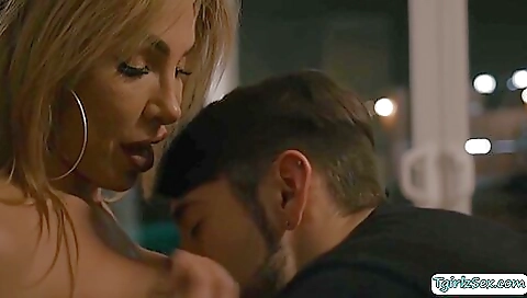 Stepson gives his best to a mature bitch with big ass