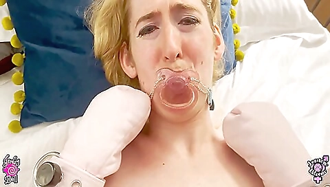 Busty blonde stepmom plays with her stepdaughter's pussy